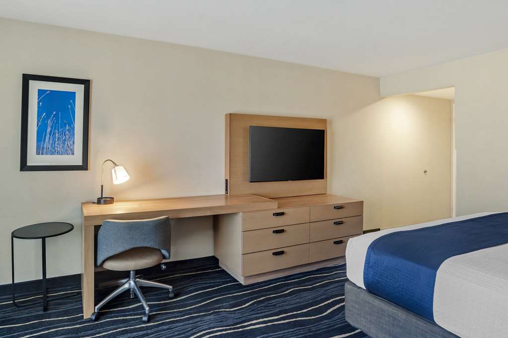 Best Western Plus Marina Gateway Hotel - photo 44