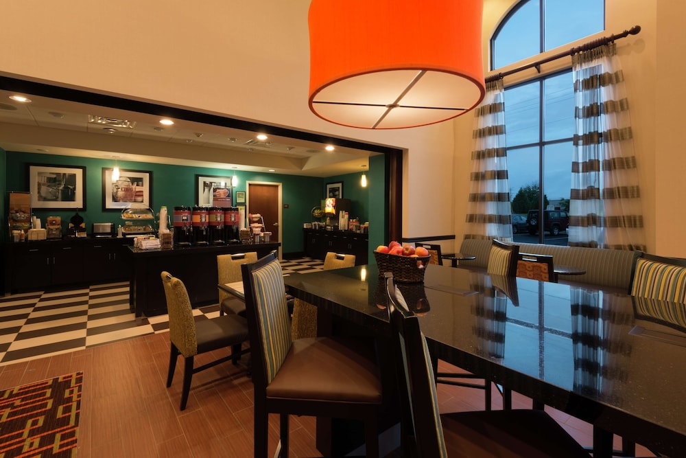Hampton Inn & Suites Clarksville - photo 42