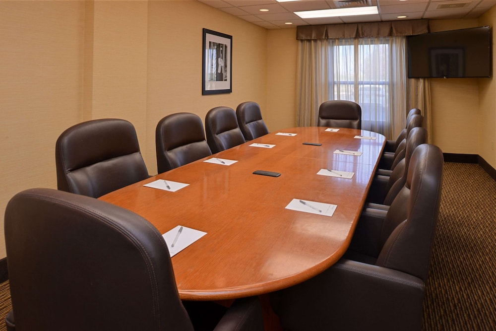 Hampton Inn & Suites Pueblo Southgate - photo 53