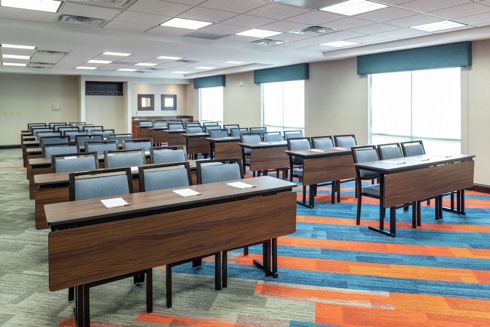 Hampton Inn & Suites Marshalltown - photo 46