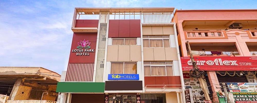 OYO 67194 Hotel Paradise in Kolkata, India