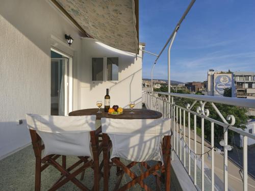 Acropolis View top floor apartment — 4-Star Luxury Hotel in Athens, Greece
