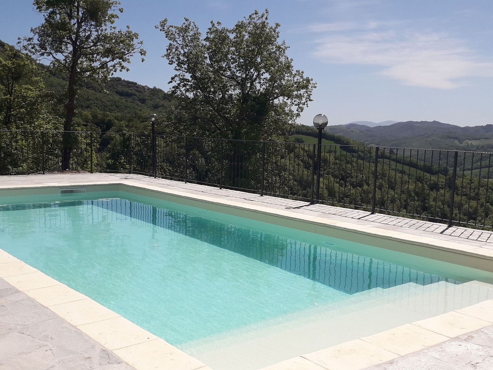 Escape With Pool & Wifi — 4-Star Luxury Hotel in Carpegna, Italy