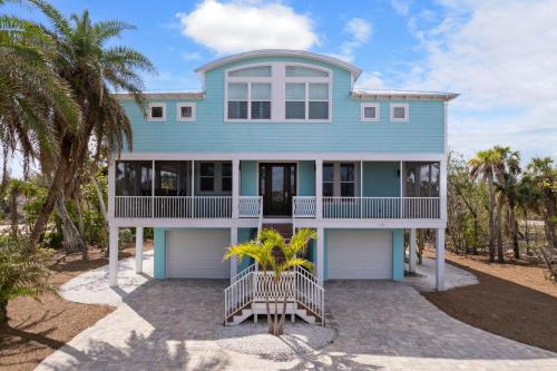 Gorgeous Villa in Coveted Butterknife Community — 4-Star Luxury Hotel in Sanibel, United States