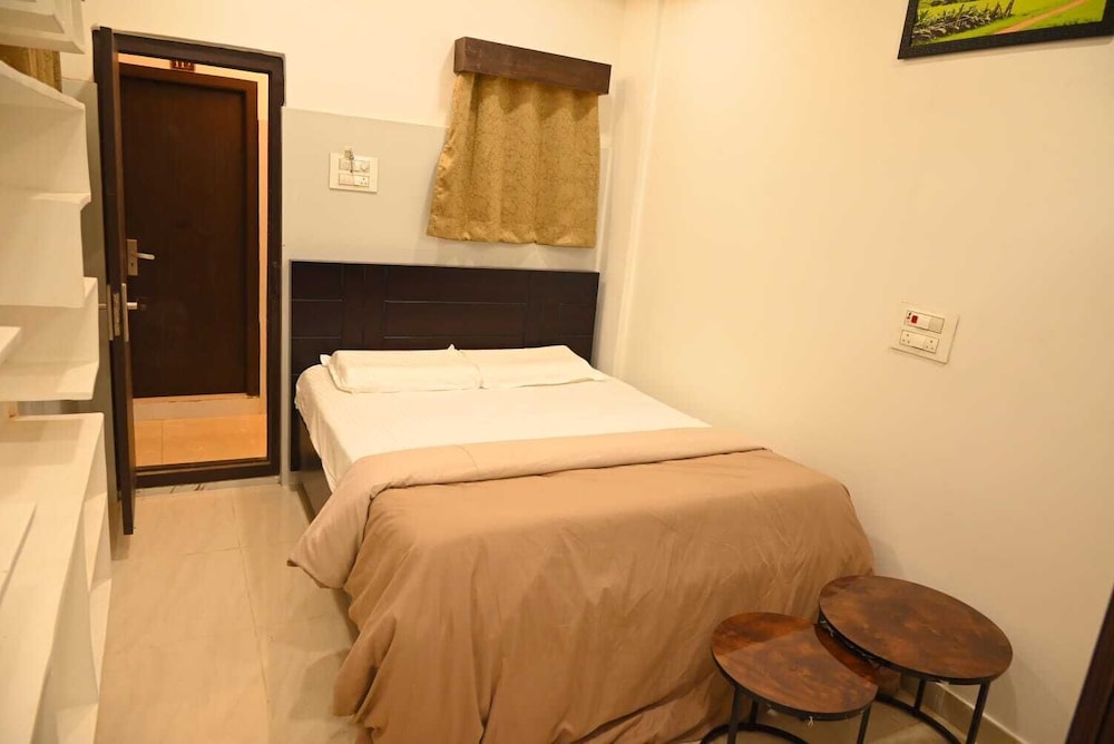 BVR Dazzle Residency - carbon neutral hotel in Avanigadda