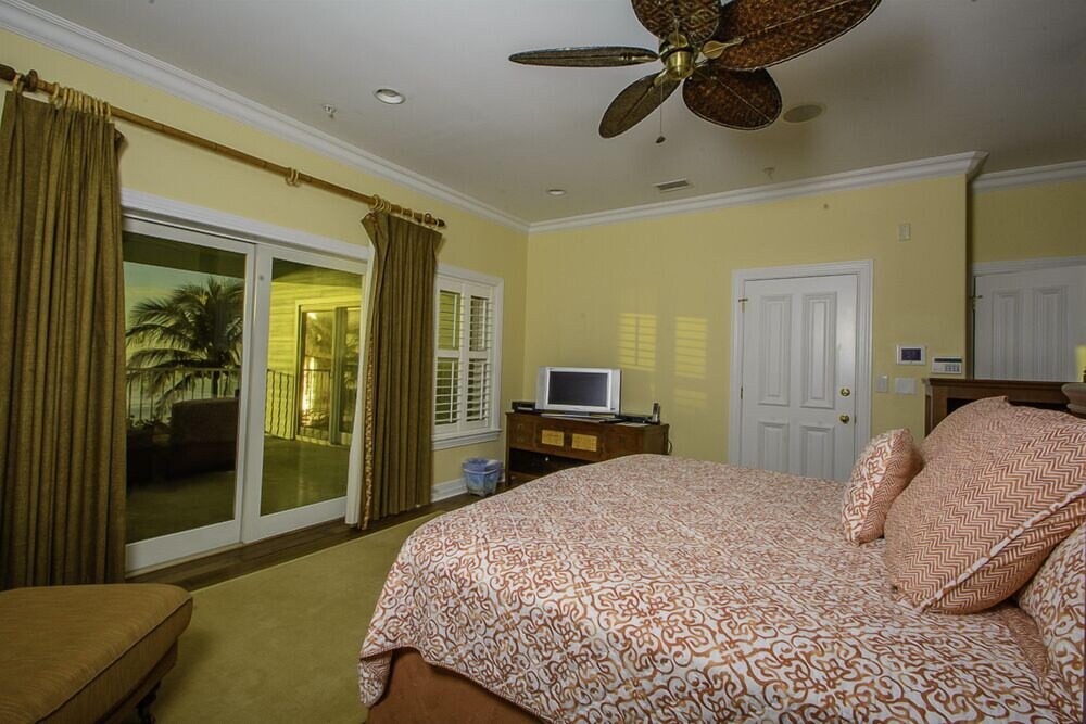 Exclusive Aqua Escape — 4-Star Luxury Hotel in Indian Rocks Beach, United States