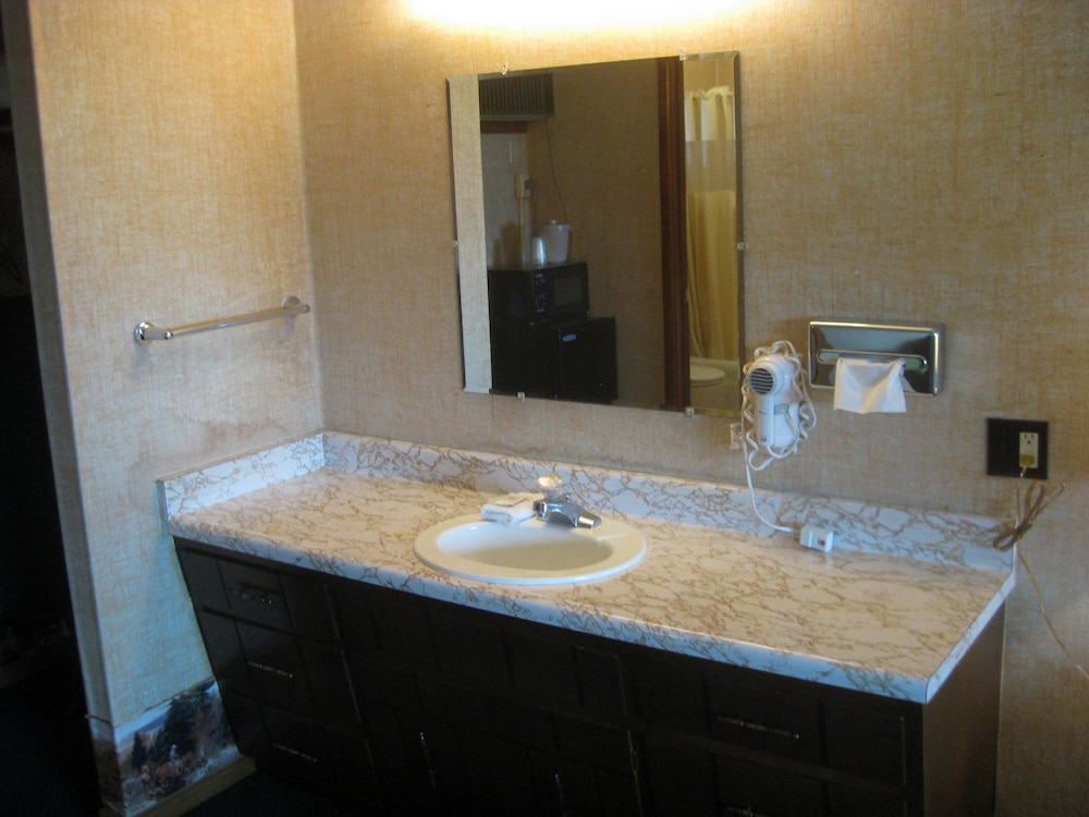 Americas Best Value Dakota Cowboy Inn - photo 35