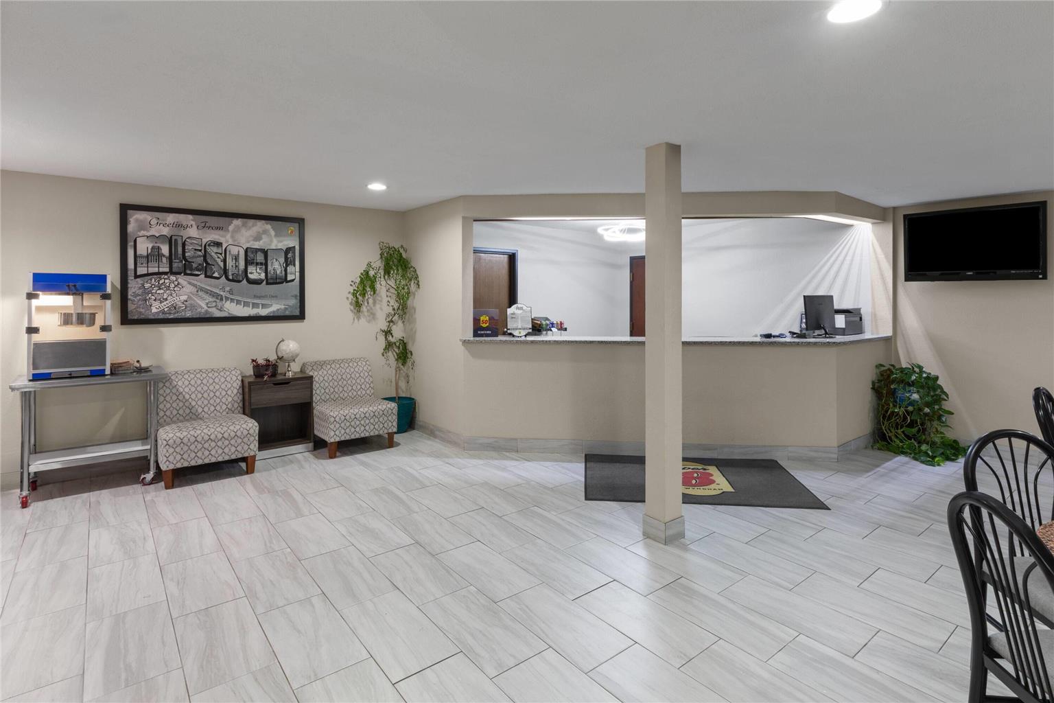 Super 8 by Wyndham Rock Port MO - photo 6