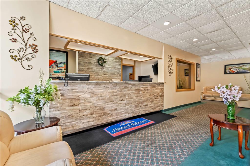 Howard Johnson by Wyndham Albany - photo 14