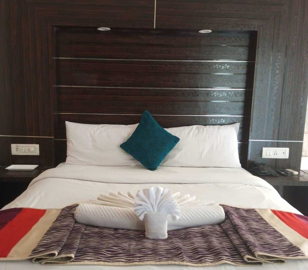 Holiday Highlight By Golden Castle Hotel — Ramnagar