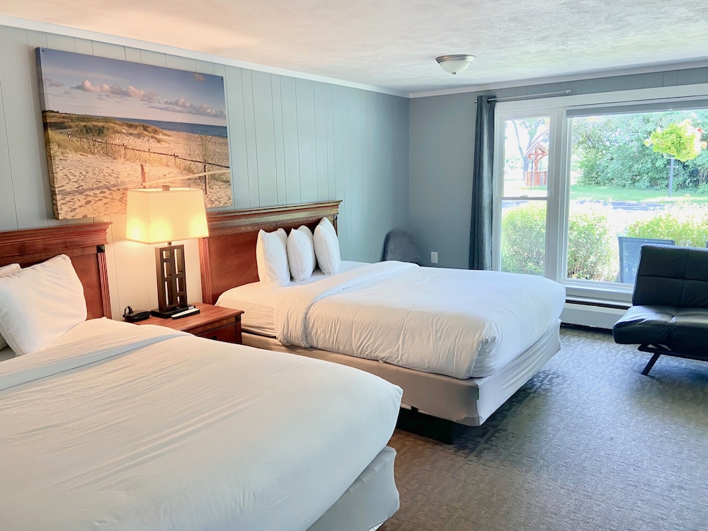 Elk Rapids Lakeshore Inn - photo 17