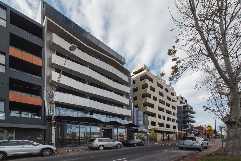 Super 8 Strathmore - carbon neutral hotel in Unknown City