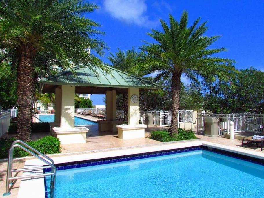 Apartment in Casa Costa condo Beach pass included — 4-Star Luxury Hotel in Boynton Beach, United States