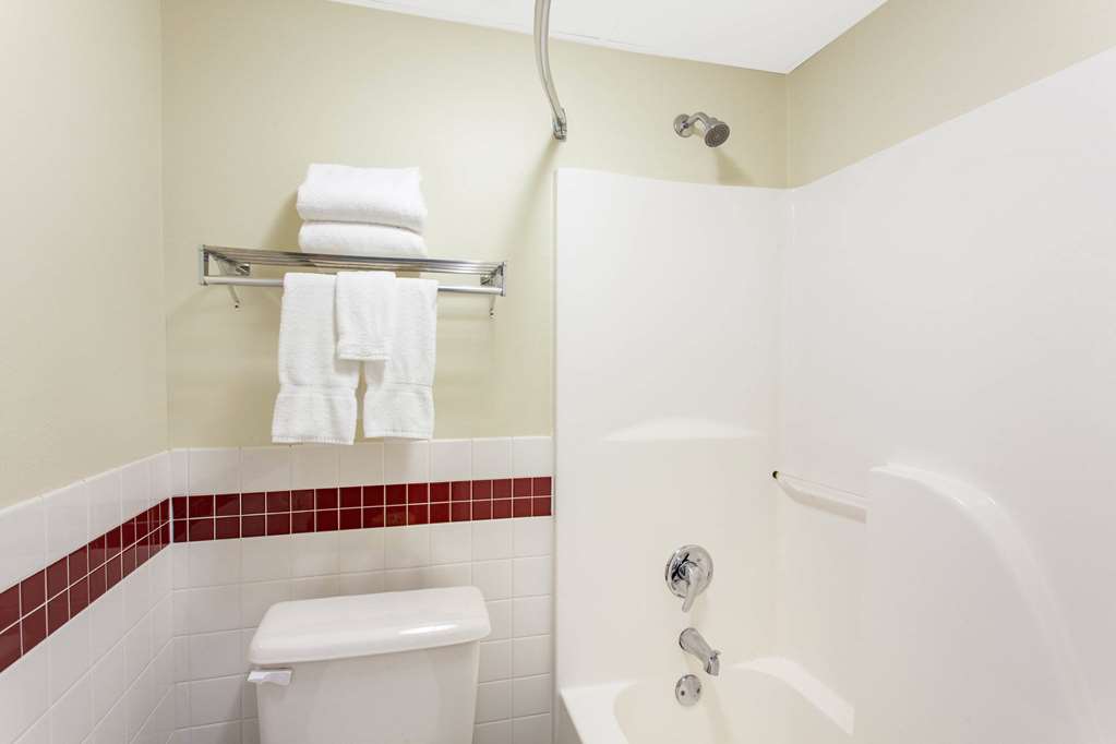 AmericInn by Wyndham St. Cloud MN I 94 - photo 10