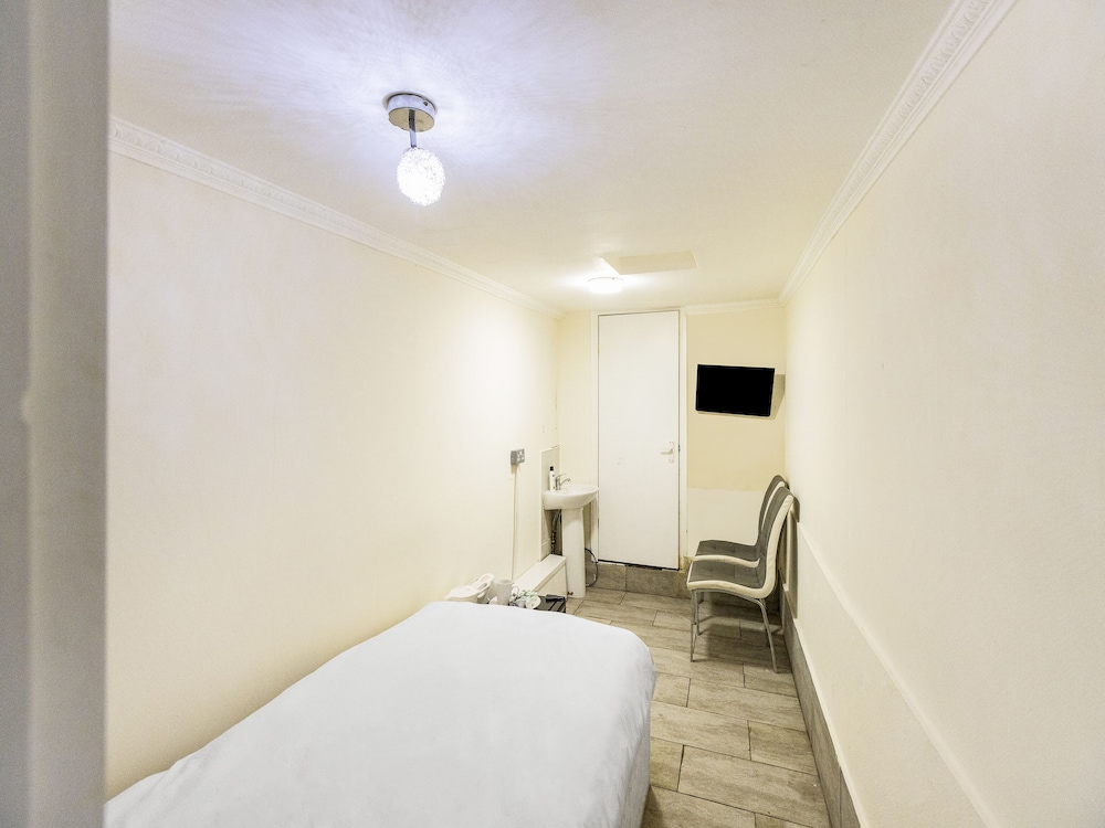 Old Oak Tree Inn — hotel in Southall