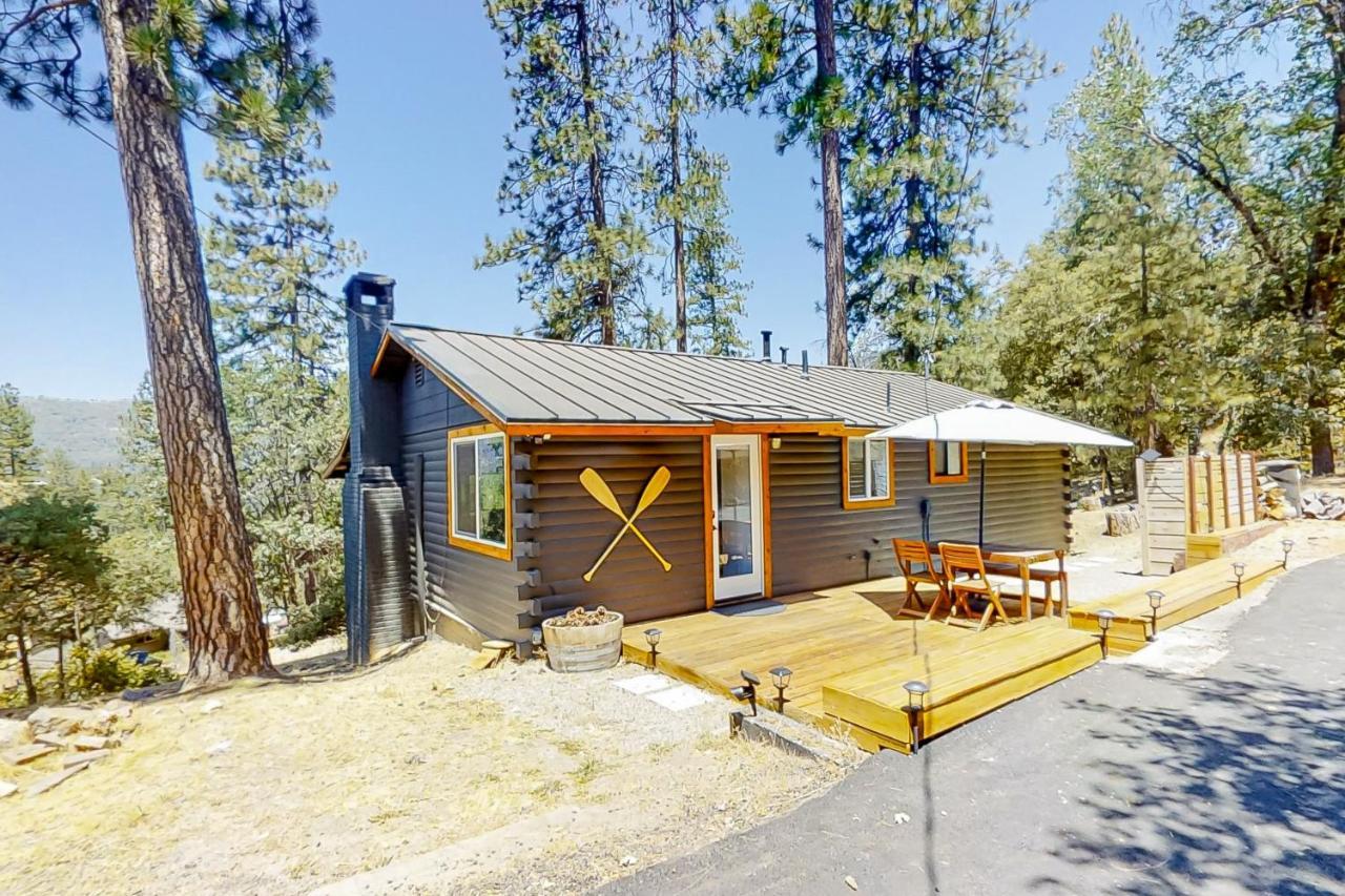 Sugar Pine Log Cabin — 4-Star Luxury Hotel in Oakhurst, United States