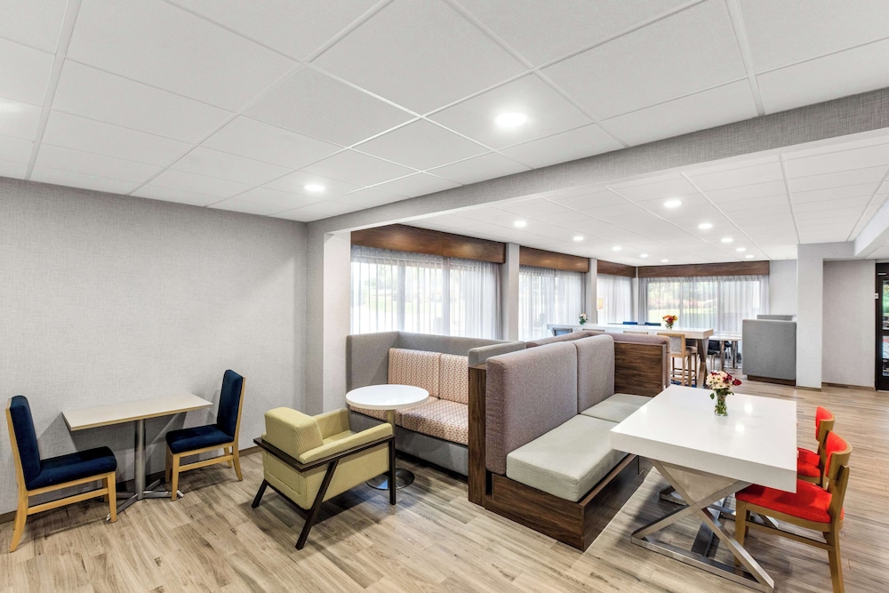 Hampton Inn Knoxville Airport - photo 27