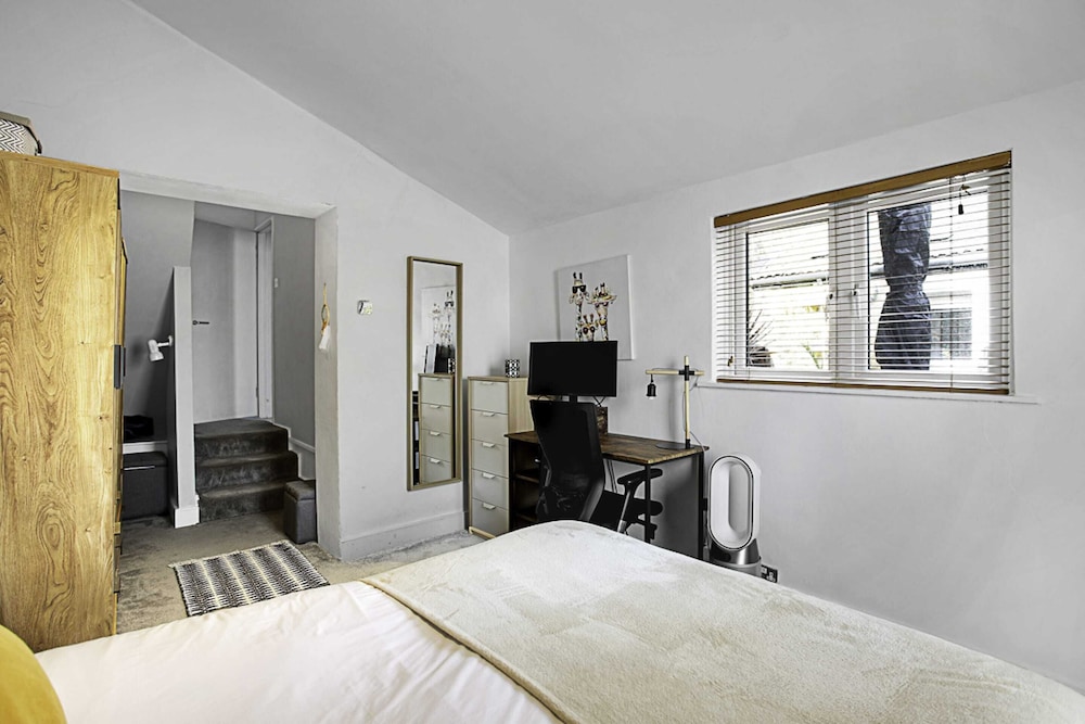Beautiful Abode In the South West — 4-Star Luxury Hotel in London, United Kingdom