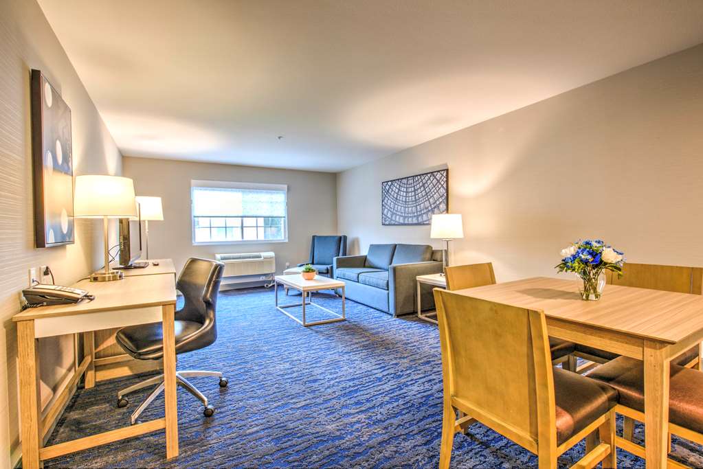 Best Western Plus Media Center Inn & Suites - photo 33