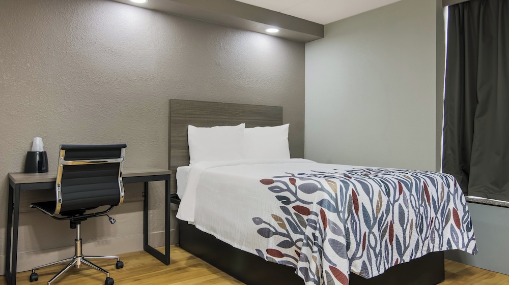 Red Roof Inn Chicago N Aurora Naperville - photo 6