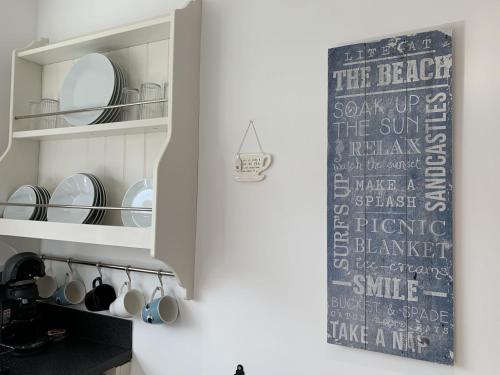 Mariners The Bay 2 bedrooms with ensuites parking nearby 1 medium or 2 small dogs welcome