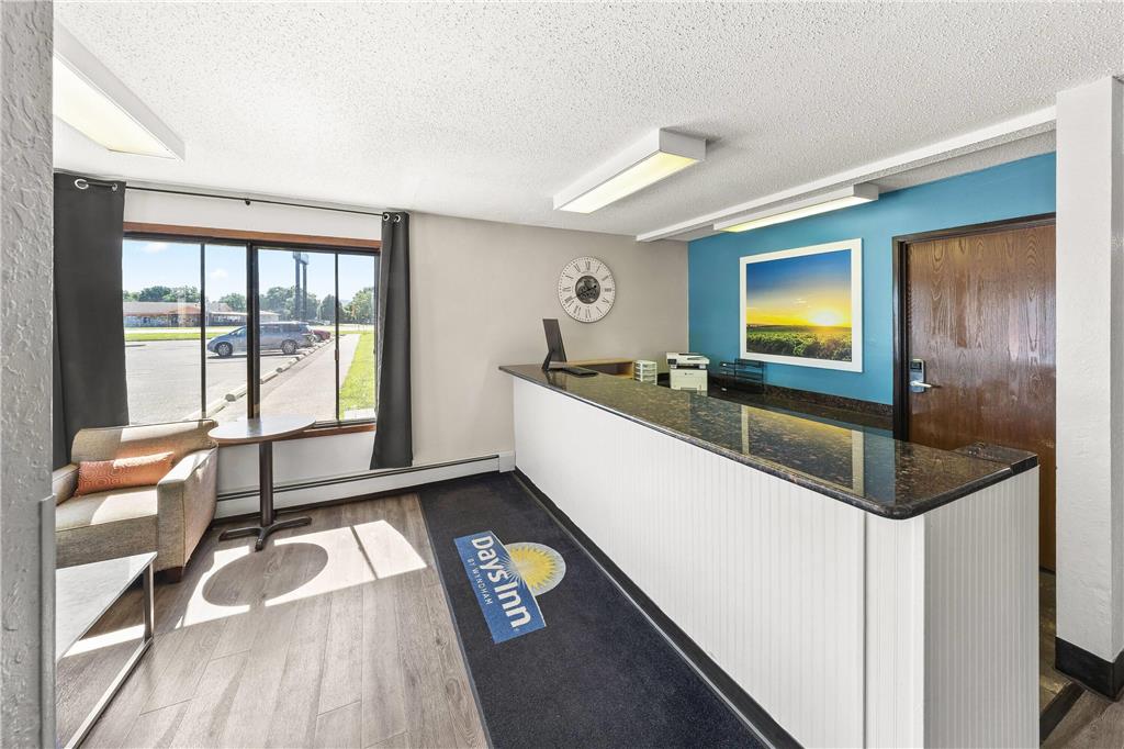 Days Inn by Wyndham Winona - photo 12