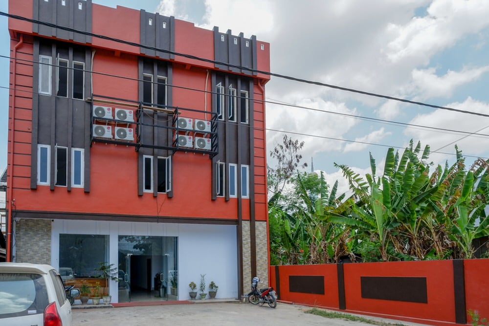 RedDoorz near Taman Kota Kendari in Kendari, Indonesia