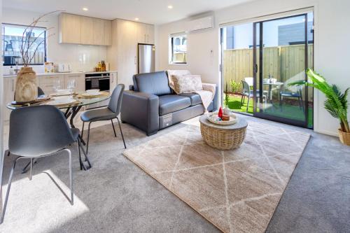 Coastal Sands Escape 1 bed 1 bath w sofa bed — 4-Star Luxury Hotel in Christchurch, New Zealand