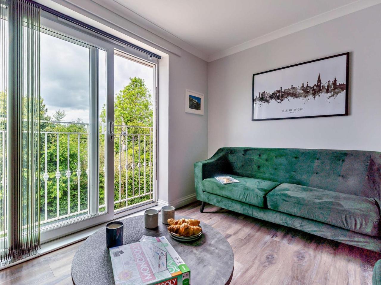 2 Bed in Freshwater oc 94561 in Freshwater, United Kingdom