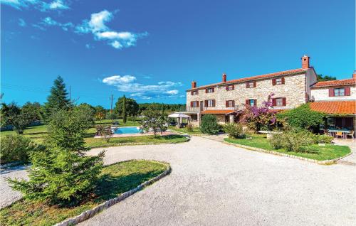 6 Bedroom Lovely Home In Liznjan — 4-Star Luxury Hotel in Liznjan, Croatia