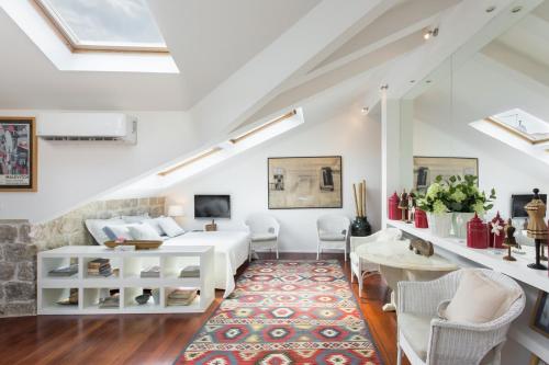 Bright and Modern Loft Near the City Walls