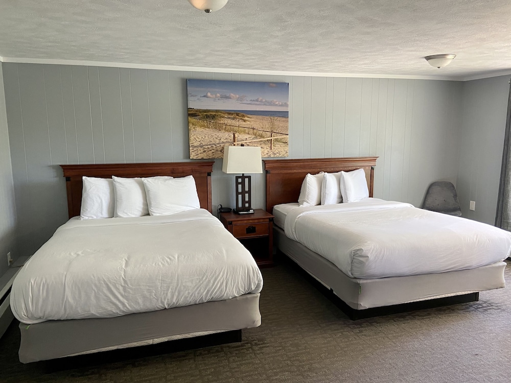 Elk Rapids Lakeshore Inn - photo 6