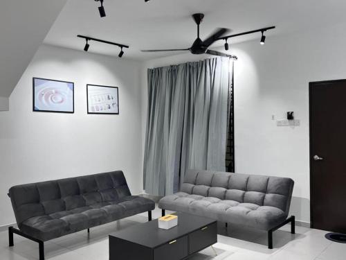 Senai 14pax The Joyous Home Pooltable nr Airport JPO by Ourstay — 4-Star Luxury Hotel in Skudai, Malaysia