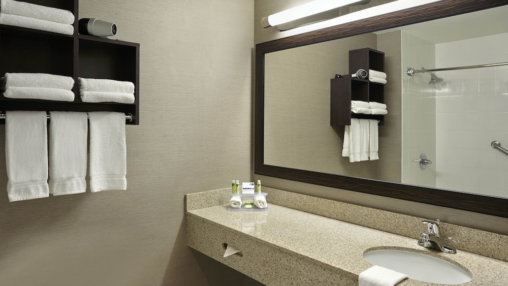 Holiday Inn Express Hotel Naples Downtown 5th Avenue - photo 12