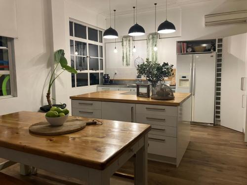Old Bank Apartment — 4-Star Luxury Hotel in Motueka, New Zealand