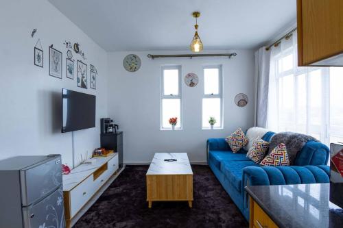 Serene Retreat 2 Bedroom with Pool Netflix Fast Wifi and Gym