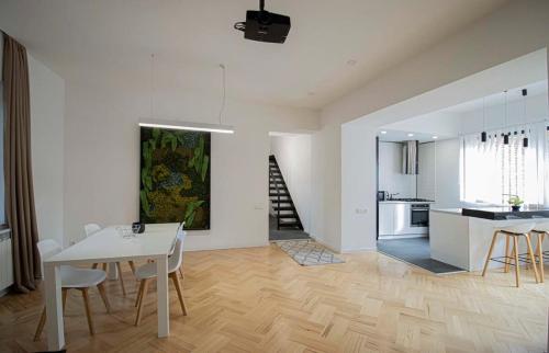 Super Cozy Stylish Apartment For 4 In Tbilisi