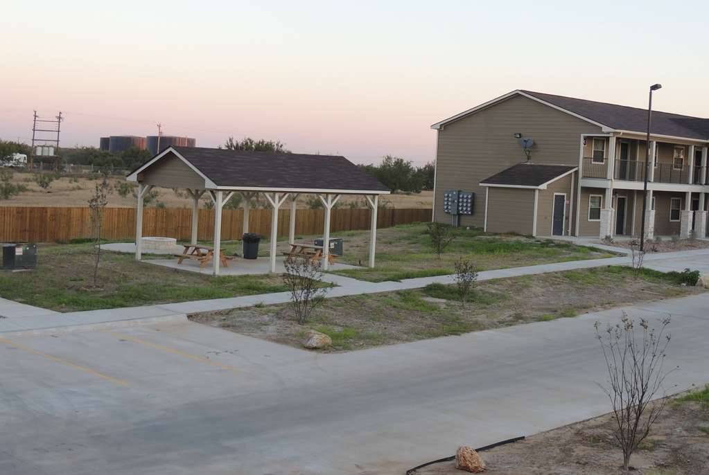 Eagle's Den Suites Kenedy a Travelodge by Wyndham - featured photo