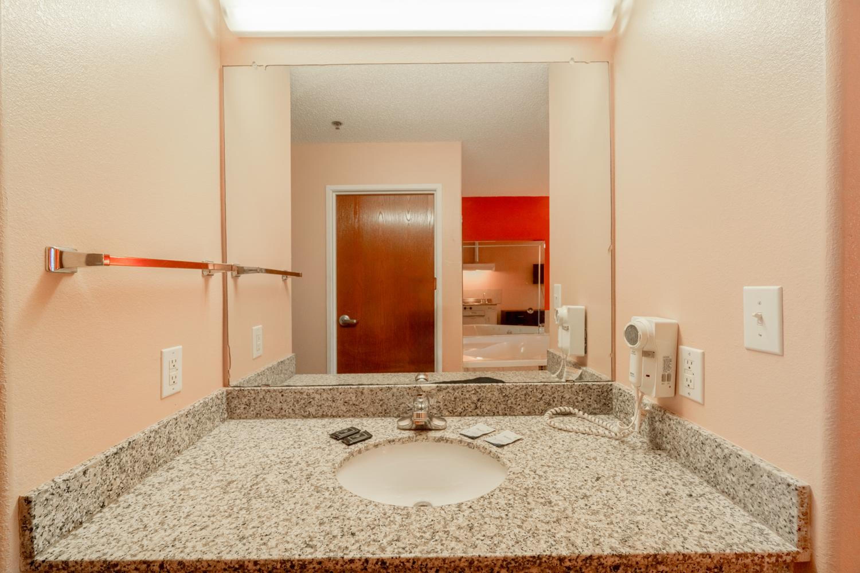 Capital O Fairway Inn Baytown La Porte TX - photo 40