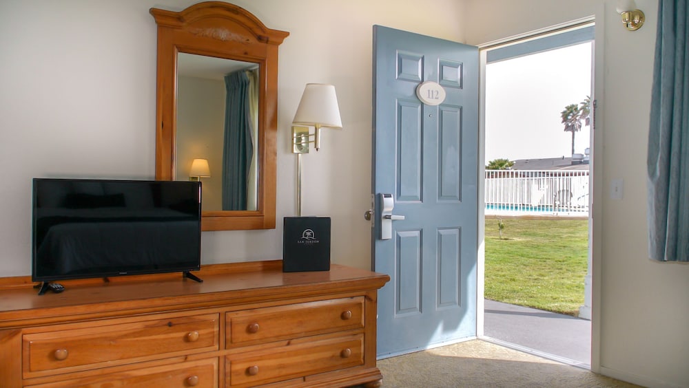 San Simeon Lodge - photo 16
