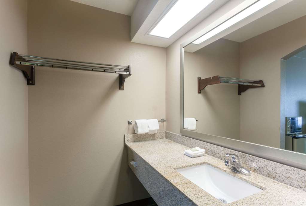 Super 8 by Wyndham Clarksville Northeast - photo 11