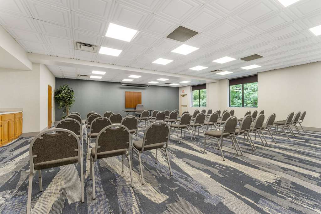 Comfort Inn & Suites LaVale Cumberland - photo 45