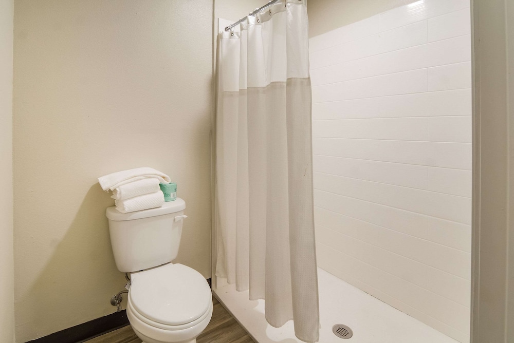 Quality Inn & Suites Dallas Cityplace - photo 16