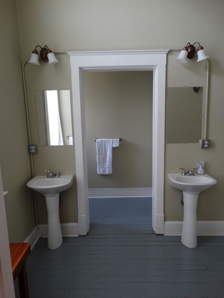 Davie School Inn - photo 40