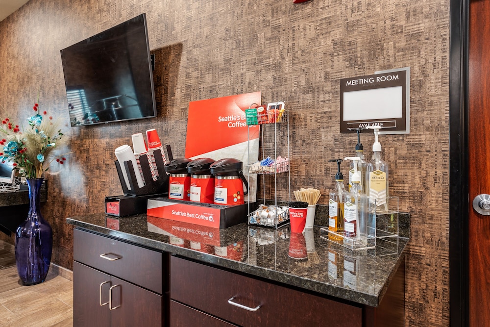 Cobblestone Hotel & Suites Little Chute - photo 41