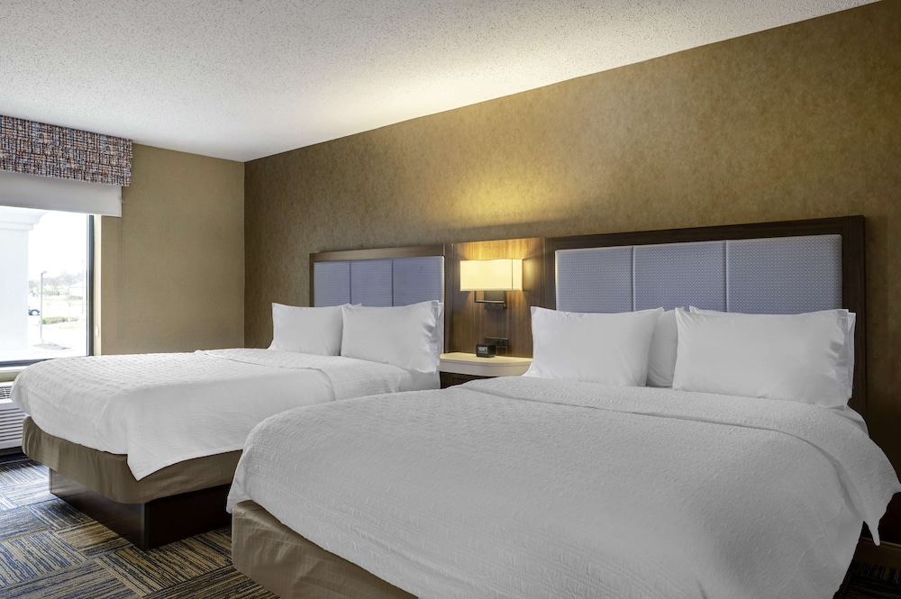 Hampton Inn Greenfield - photo 20