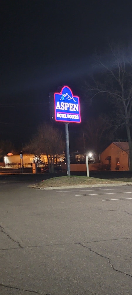 Aspen Hotel Rogers - photo 23