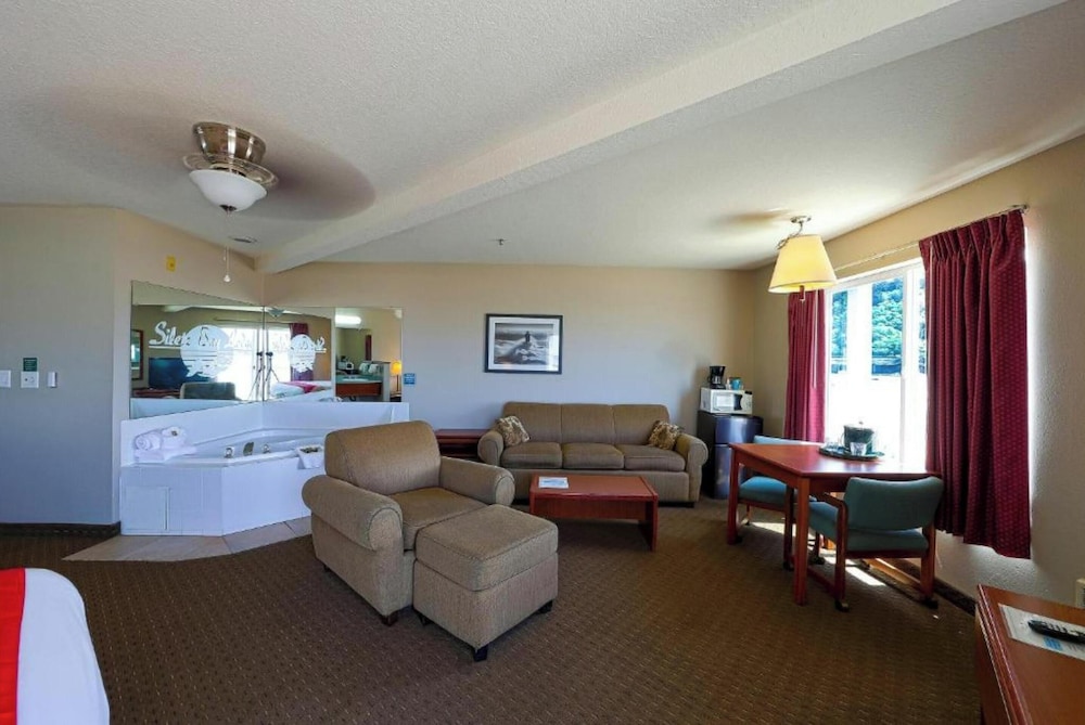Siletz Bay Beachfront Hotel by OYO Lincoln City - photo 74