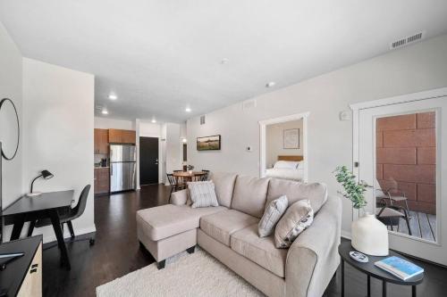 Downtown Birdseye View AC 85 TV Balcony in Traverse City, United States