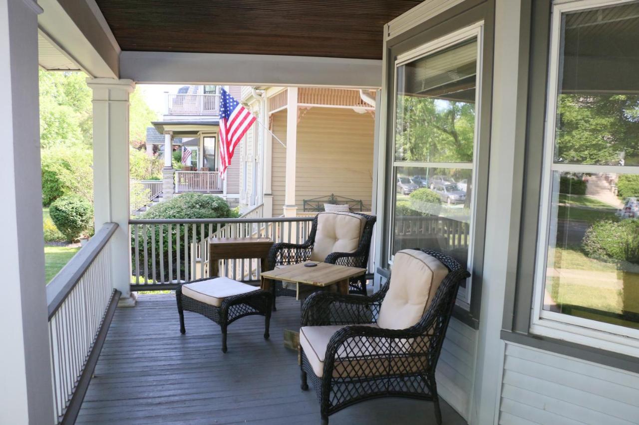 Historic Home with Outdoor Hot Tub Near Downtown in Public Transportation Hub — 4-Star Luxury Hotel in Chicago, United States